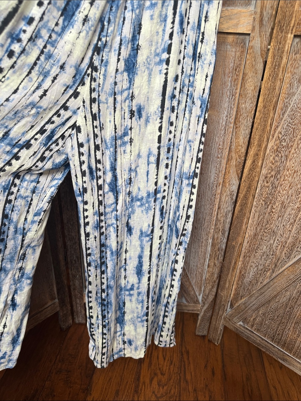 Gilli Blue and White Jumpsuit Romper with Pockets Size Large NWOT - Picture 5 of 13